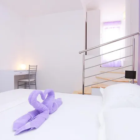 Apartments With A Parking Space Omis - 10362 Room photo
