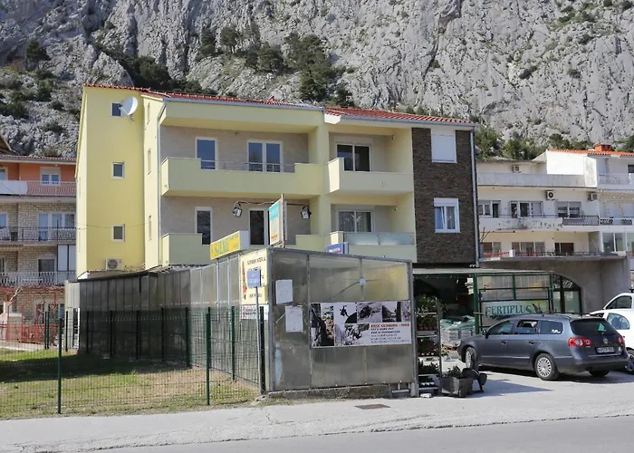 Apartments With A Parking Space Omis - 10362