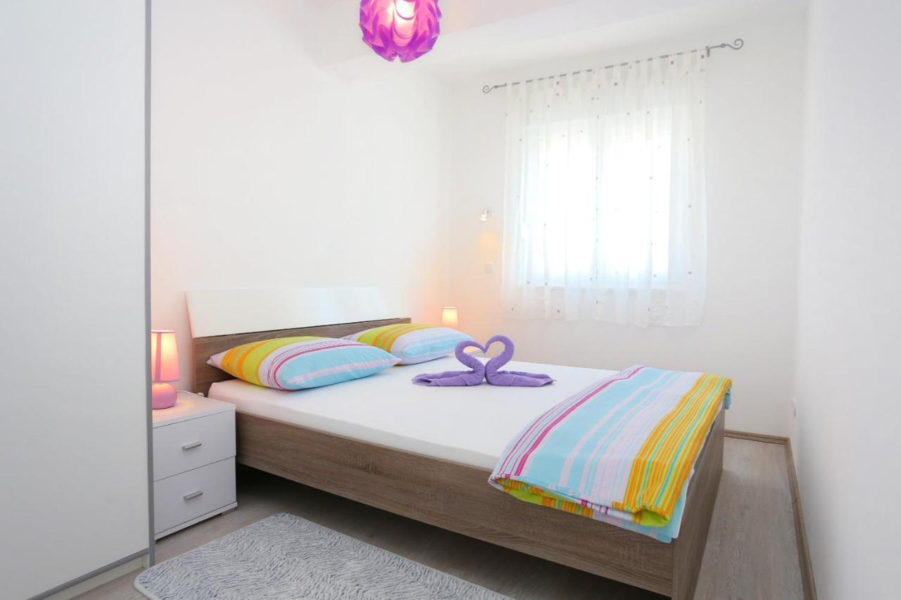 Apartments With A Parking Space Omis - 10362