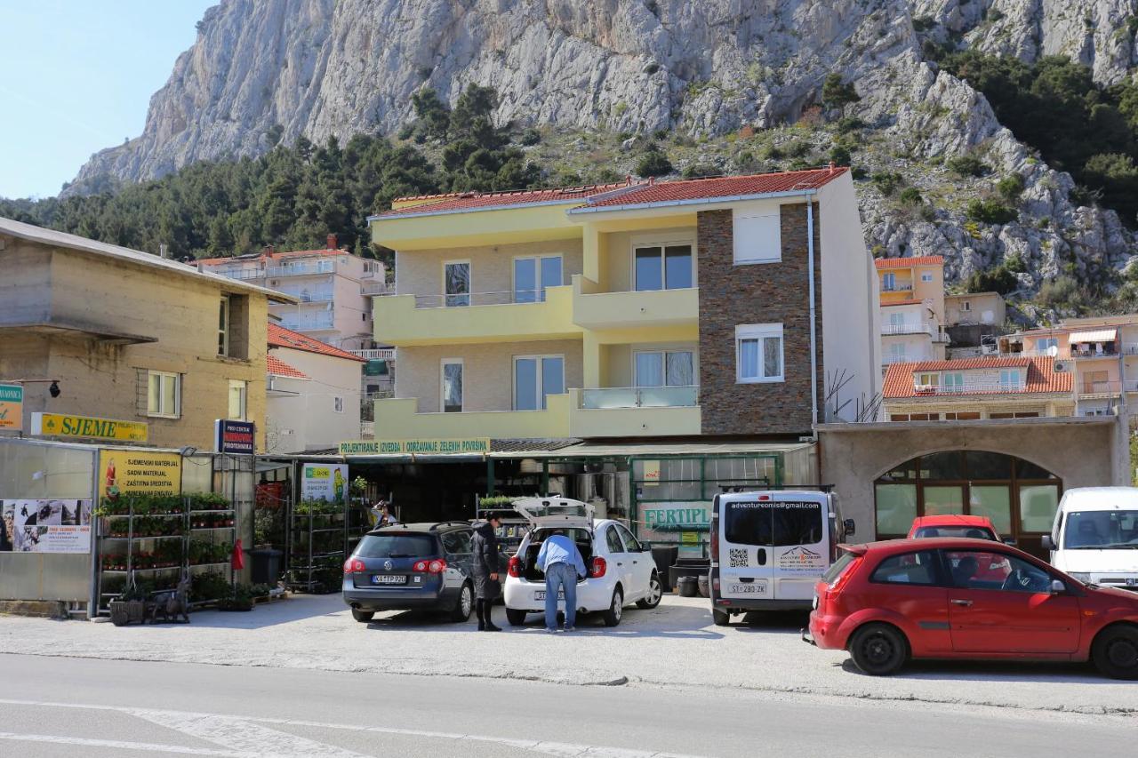 Apartment Apartments With A Parking Space Omis - 10362 Omis